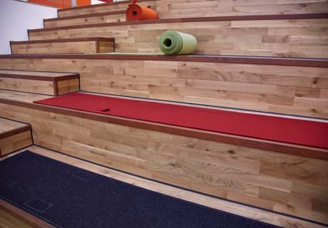 Filt sæde udrullet på trappe